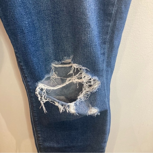 AMERICAN EAGLE Sz 16 Mom Style Busted Knee Dark Wash High Rise Chewed Hem Jeans - Picture 3 of 12